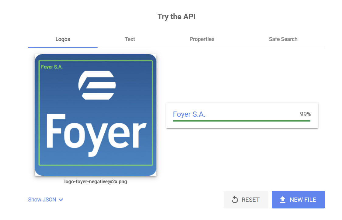 Blue logo with white text "Foyer S.A." and symbol. Interface features accuracy, reset, and new file options.